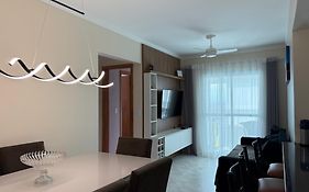 Apartamento Vista Mar Mirim 2 Dormitorios suite com Wifi para até 8 pessoas 1 vaga de estacionamento